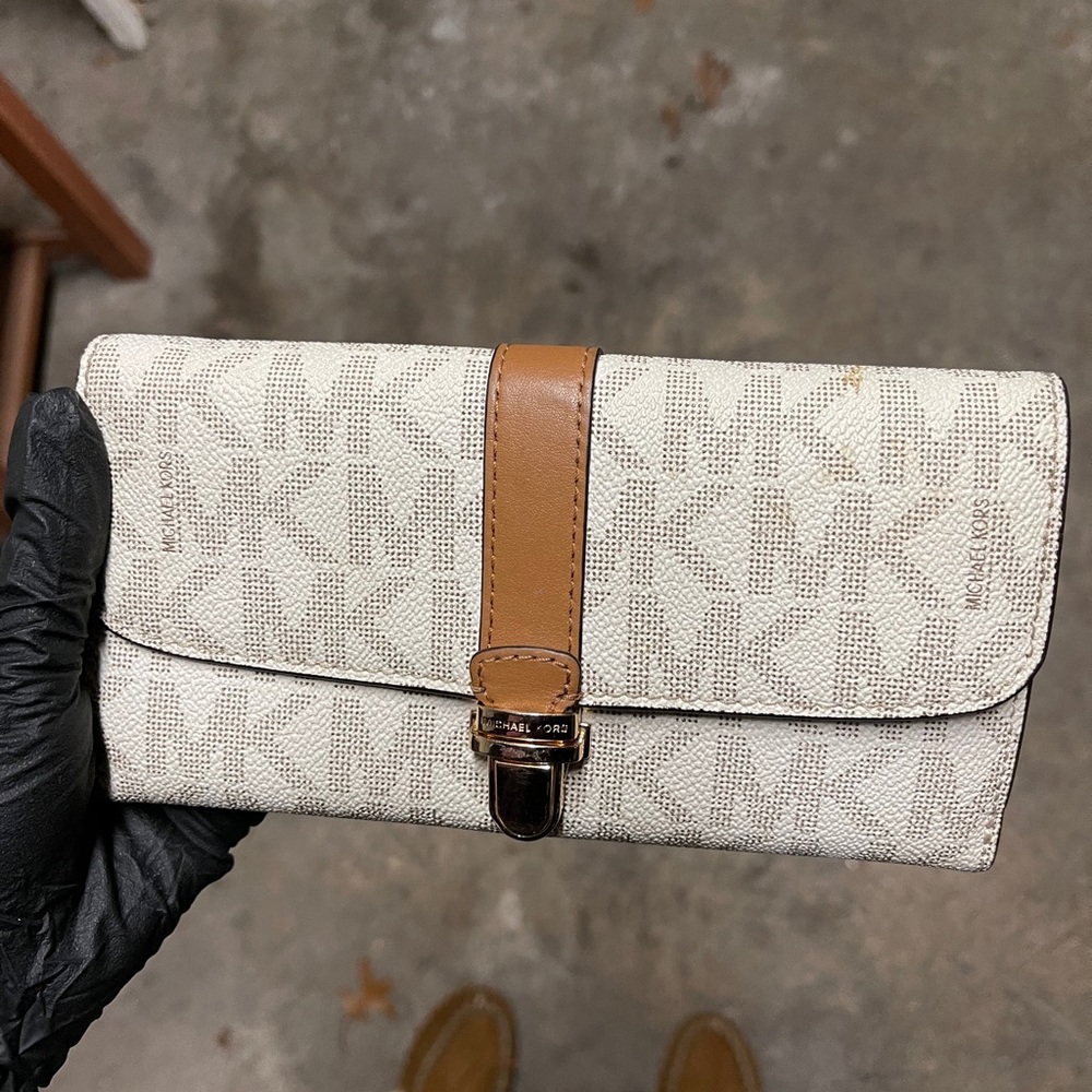 Michael kors wallet